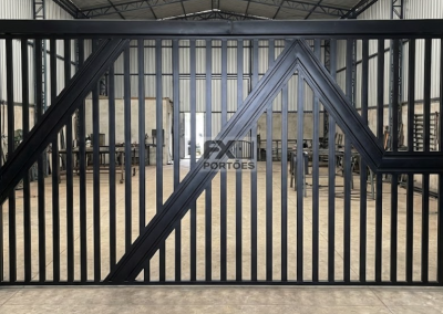 FX140 – Portão Basculante Automático